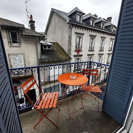 Belle Maison De Ville Au Coeur Du Village De Montagne Vic-sur-Cère Buitenkant foto