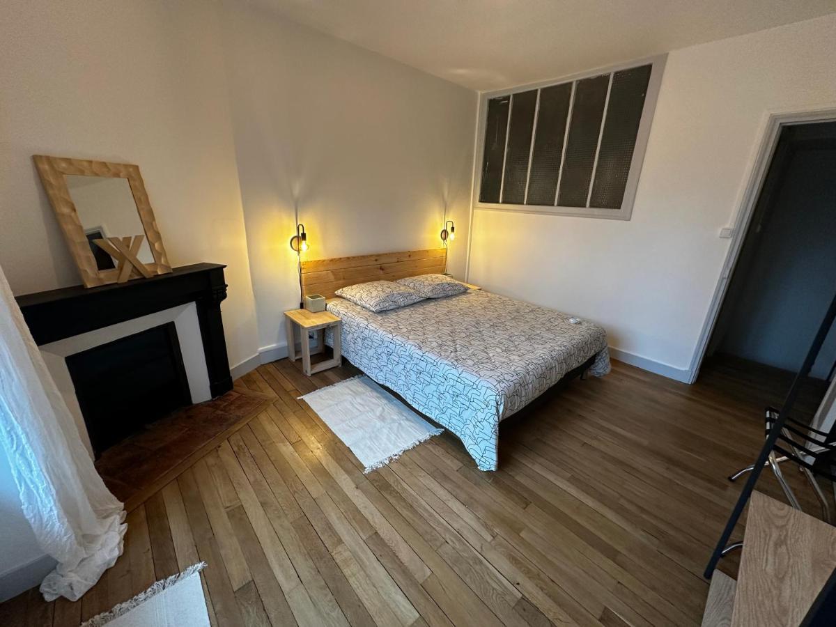 Belle Maison De Ville Au Coeur Du Village De Montagne Vic-sur-Cère Buitenkant foto