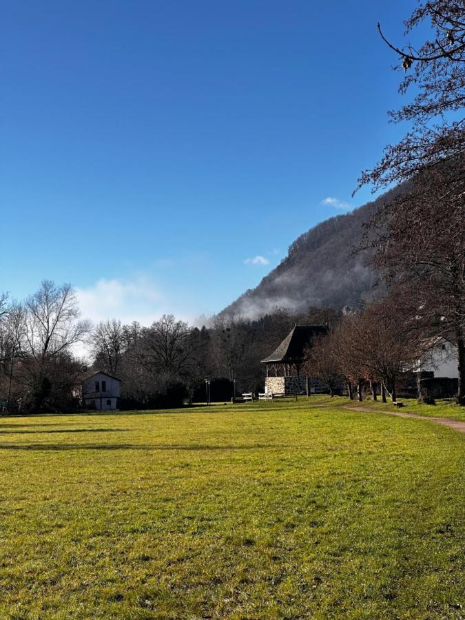 Belle Maison De Ville Au Coeur Du Village De Montagne Vic-sur-Cère Buitenkant foto